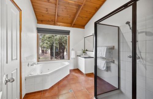 Halls Gap House | Mountain Hideaway by Halls Gap Accommodation