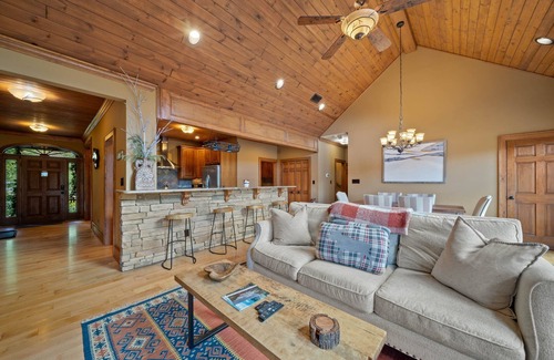 Sugar Mountain Cabin | Mountain Home with Mountain Views