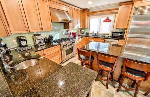 Maplecrest Apartment | Mountain house w/stunning views & gourmet kitchen