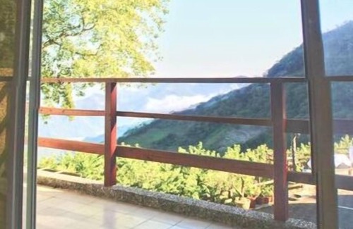 Jinfeng Bed & Breakfast | Mountain Lodge