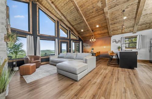Saluda House | Mountain Moonlight at Saluda Mountain Retreats