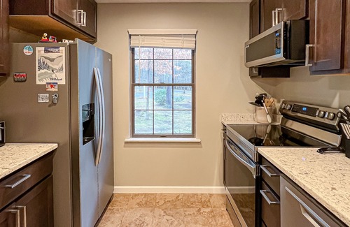 Village at Kearsarge Condo | Mountain townhouse near skiing, hiking w/seasonal pool & pickleball