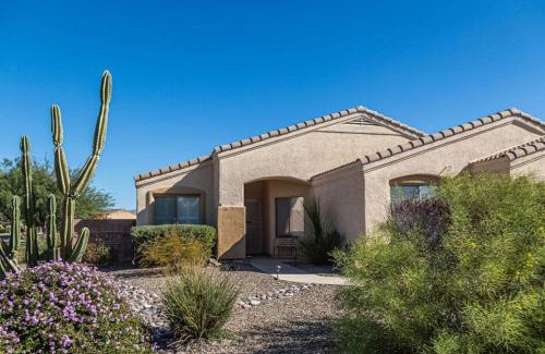 Monterra Knolls House | Mountain View Beauty with Pool