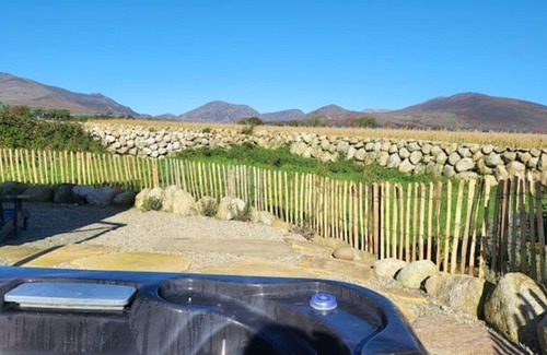 Annalong Cabin | Mountain-View Cabin with Hot Tub