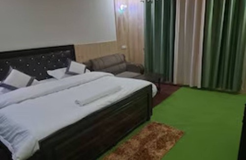 Dugalbitta Bed & Breakfast | Mountain View Cottage in Chopta . Mesmerizing Valley View from the property