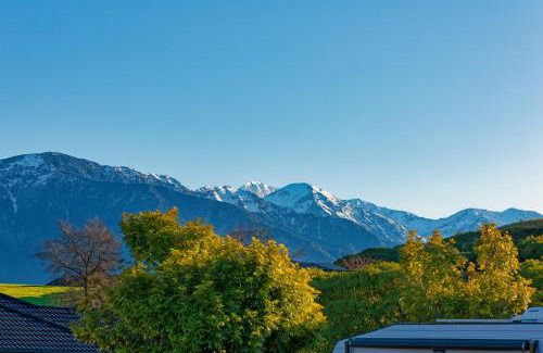 Kaikoura House | Mountain View - Kaikoura Holiday Home