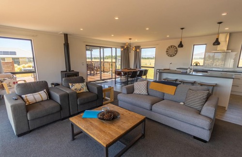 Ben Ohau House | Mountain View Retreat, Twizel FREE WIFI