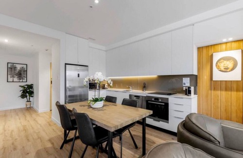 Arthur's Point Apartment | Mountain Views Penthouse - Apartment 22