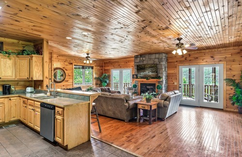 Gatlinburg - Pigeon Forge Cabin | Mountain Views/Privacy/Game Room/Theatre/Hot Tub/Community Pool/Golfing