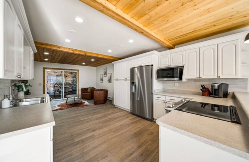 The Ranch House | Mountainside Cabin with Epic Views, 2 Kitchen, 4BR/4BA. Optional Hot tub