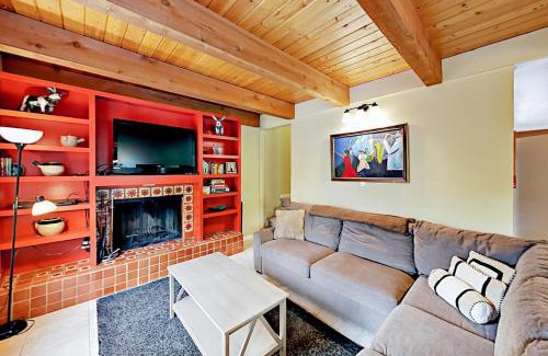 Intermountain Apartment | Mountainside