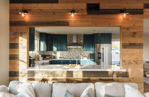 Lakeside House | Mountaintop Estate: Pool-Hot Tub-Theatre-Tiki Bar