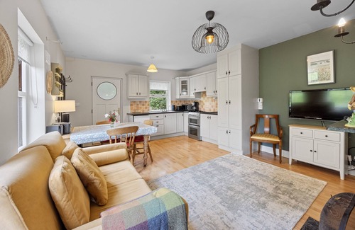 Mountshannon Cottage | Mountshannon: Cottage with Massage Treatments at Mountshannon in East Clare