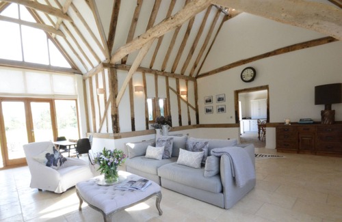 Ipswich Cottage | MOUSEHALL BARN, FLOWTON, pet friendly, with open fire in Hadleigh