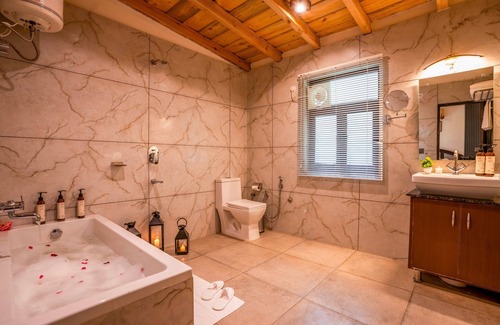 Naukuchiyatal Hotel | Moustache Select Naukuchiatal