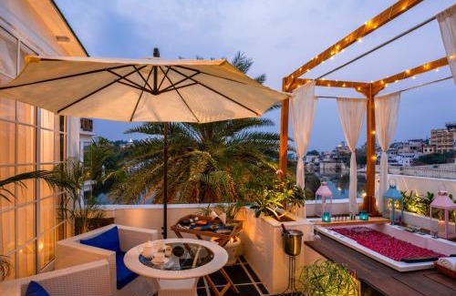 Lake Swaroop Sagar Hotel | Moustache Udaipur Verandah