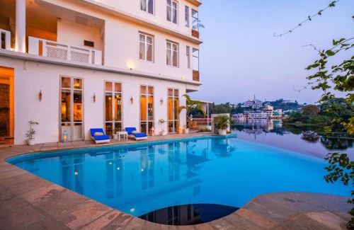 Lake Swaroop Sagar Hotel | Moustache Udaipur Verandah