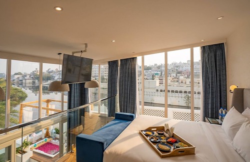 Lake Swaroop Sagar Hotel | Moustache Udaipur Verandah