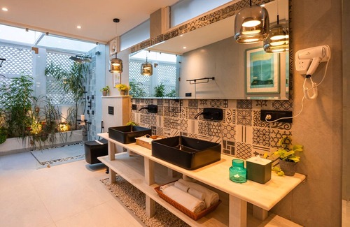 Lake Swaroop Sagar Hotel | Moustache Udaipur Verandah