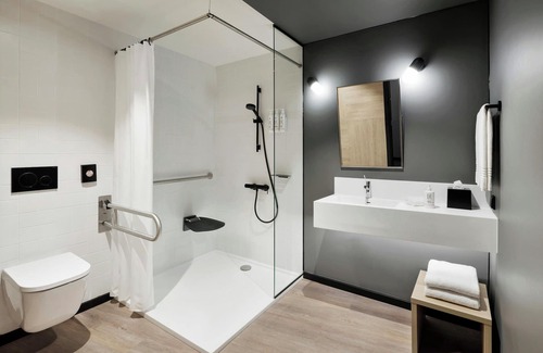 Amadora Hotel | Moxy Alfragide Lisboa