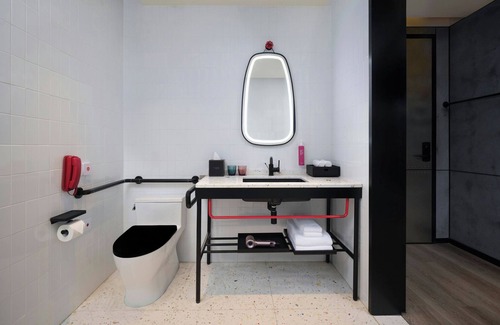 Jiangbei District Hotel | Moxy Ningbo Old Bund