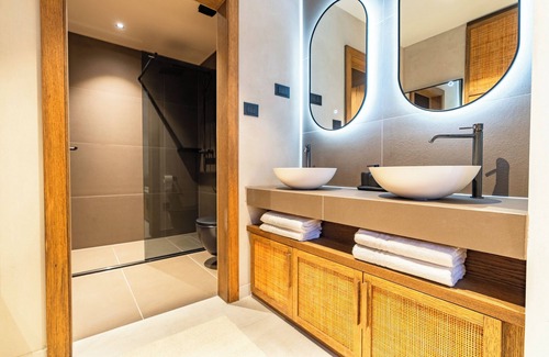 Cove Donja Krusica (Donje selo) Bed & Breakfast | Moya Boutique Sleep - Sunset Bliss Suite 1