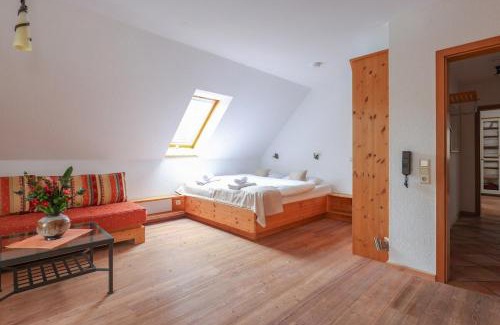 Hakenfelde Apartment | Mozart