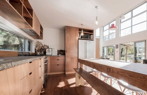 Trevallyn Cabin | Mr. Wooden Box Bush Retreat: 5 minutes from CBD