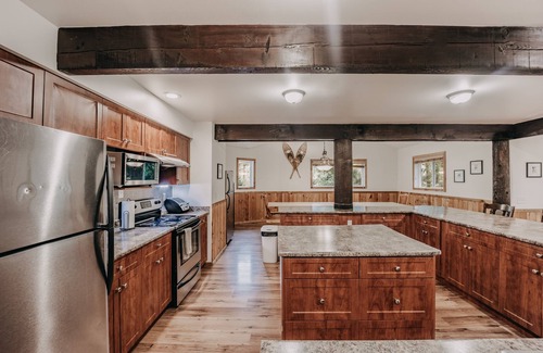 Warnick Cabin | Mt Baker Lodging Cabin 3 is a Very large cabin on acreage