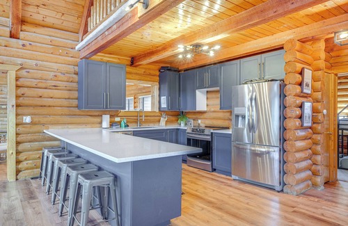 Mammoth Creek Cabin | Mtn Views & Fall Colors: Panguitch 1-Acre Estate!