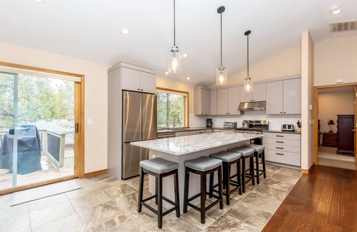 Deer Park House | MTRO11 - Fabulous Home - 2 King Suites, Ping Pong, Foosball, A/C