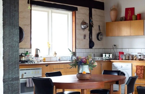 Chewton Bushlands House | Mud Brick Eco Retreat | 15 mins from Castlemaine