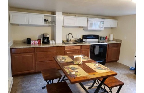 Clinton House | Mulligan House - Historic Home Clinton Pets & Kids