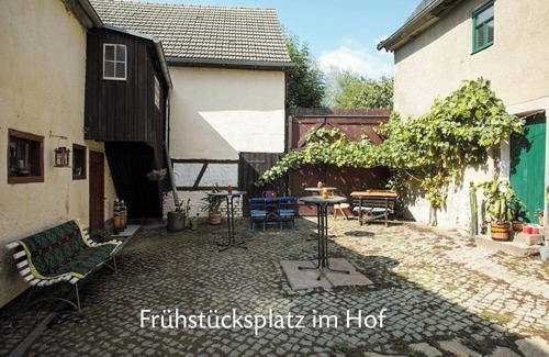 Konigshain-Wiederau Apartment | Museal-rustic vacation apartment