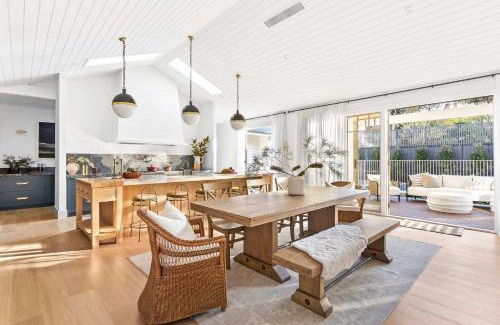 Mount Martha House | Muskoka Luxe Retreat with Pool Spa & Fire Pit