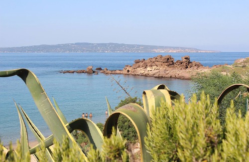 Portoscuso Villa | My flowery refuge in the waves