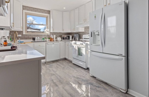 Oak Forest House | My Prima Karina BEAUTIFUL 4bd 2ba in quiet Chicago Suburb