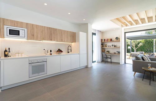 Carrozziere Villa | My Rental Homes - Villa La Isla with salt water private pool with whirlpool