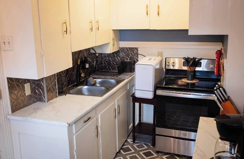 Concord Apartment | My Sisters Place | Sleeps 6 Piano & Pool Table