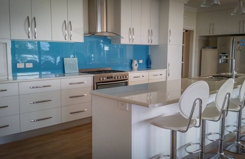 Lake Wangary House | Mykonos - Outstanding Waterfront Property with Pontoon and Fabulous Bay Views.