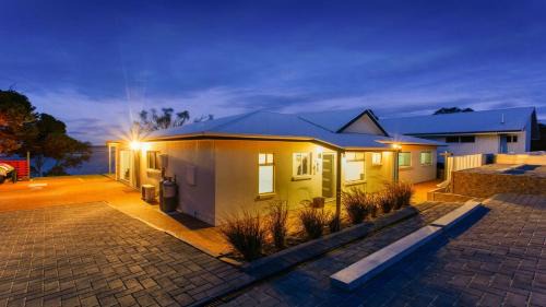 Lake Wangary House | Mykonos - Outstanding Waterfront Property With Pontoon and Fabulous Bay Views