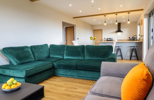 Llanfyllin Cottage | MYNYDD Y GLYN LODGE, pet friendly in Llanrhaeadr-Ym-Mochnant