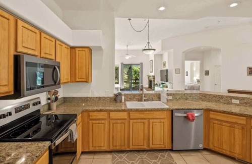 Oak Creek House | Myrinn – Golf Community! Oasis Getaway for Family with Tennis Court, Hot tub & P
