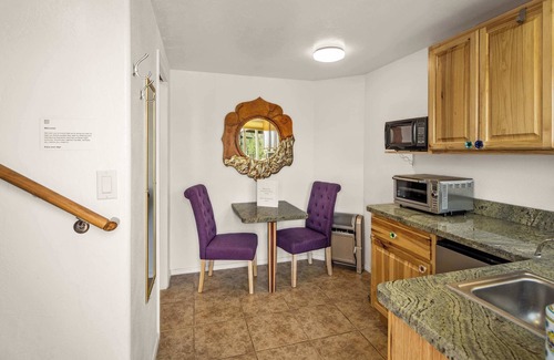 West Sedona Apartment | Myrinn – Hilltop Retreat w/Red Rock Views & Deck