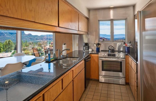 Sedona House | Myrinn – Red Rock Views, Walk to Chapel & Trails