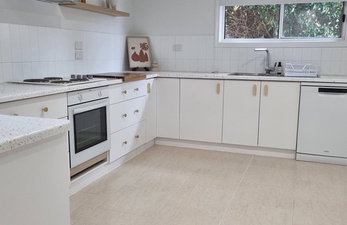 Ararat House | Myrtle Cottage.nRevamped 1900's Miners Cottage. Close to Ararat town centre.