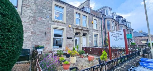 Inverness City Centre House | mySTAYINN Kinloch 7 Bedroom House