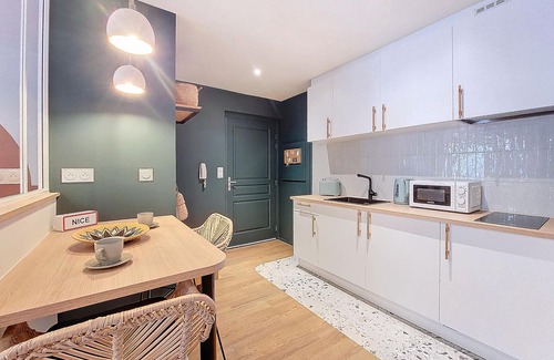 Quartier du Port Apartment | N&J - PLACE DU PIN - Port - Close Old Town
