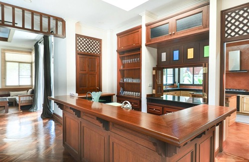 Chiang Mai Villa | Nadoo Thai Lanna-style luxurious private pool villa.five bedrooms.