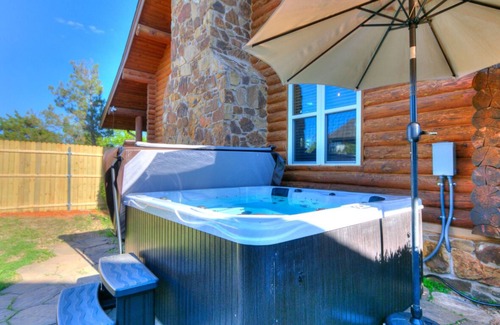 Wheatland Cabin | Naffcation Lodge OKC Cabin And Guest House Retreat On 5 Acres